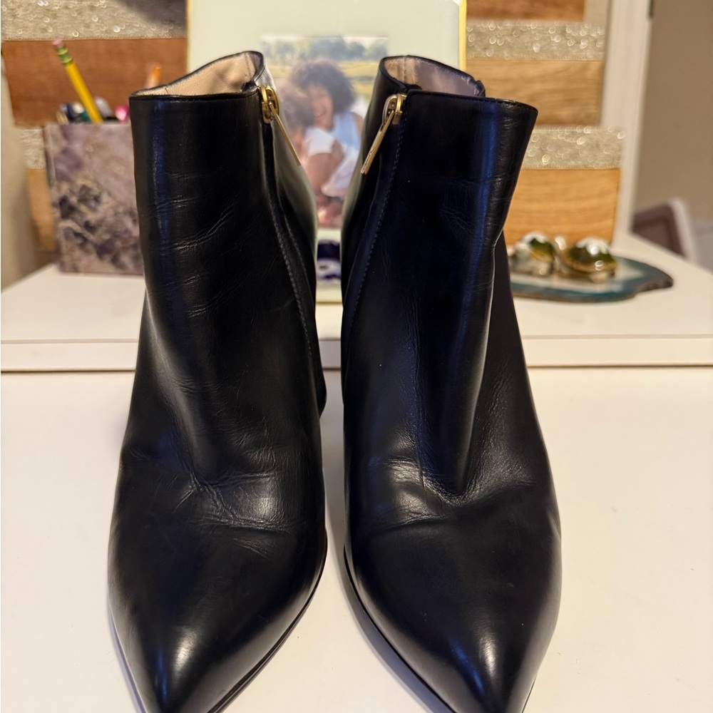 Yves Saint Laurent Chic Black Leather Ankle Boots